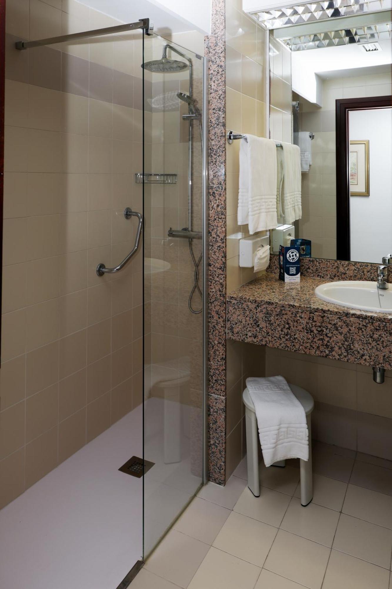 Hotel Riu Fluvia Olot Εξωτερικό φωτογραφία